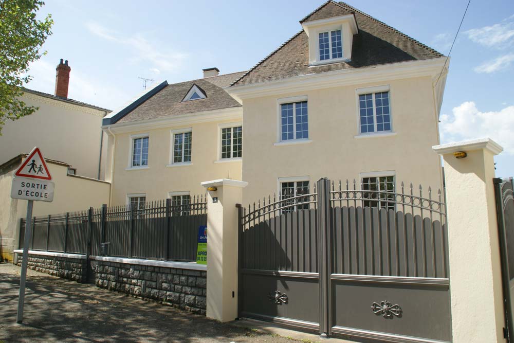 PORTAILS, CLÔTURES, BRISE-VUE ET GARDE-CORPS