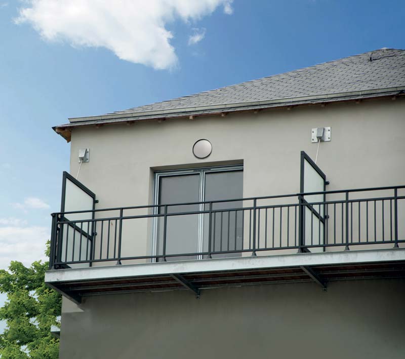 PORTAILS, CLÔTURES, BRISE-VUE ET GARDE-CORPS