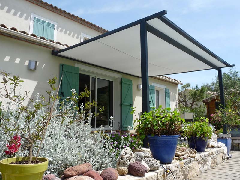 Pergolas et stores