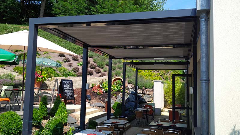 Pergolas et stores