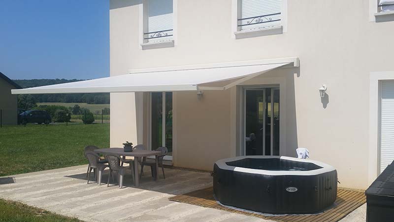 Pergolas et stores